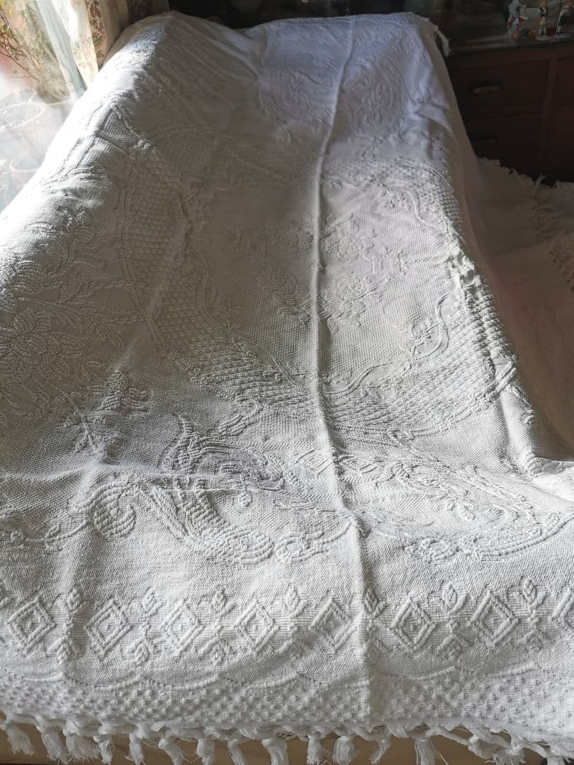 アンティーク南仏 ピケドプロヴァンス メダイヨン＆花籠 交差フリンジ付スプレッド