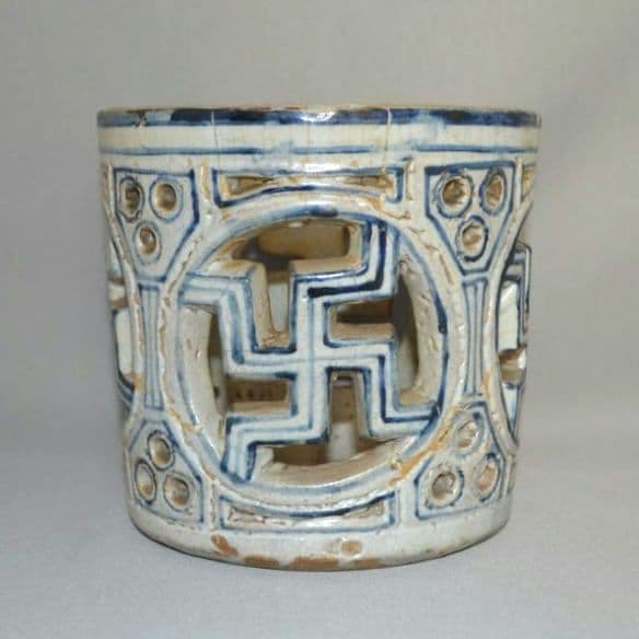 『李朝青花白磁透雕卍紋筆筒』 出版掲載品　李氏朝鮮　箱付　修理痕有