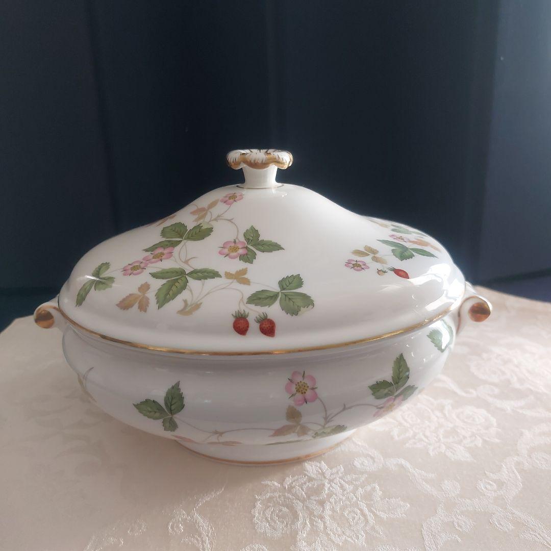 ウェッジウッドのスープポットです