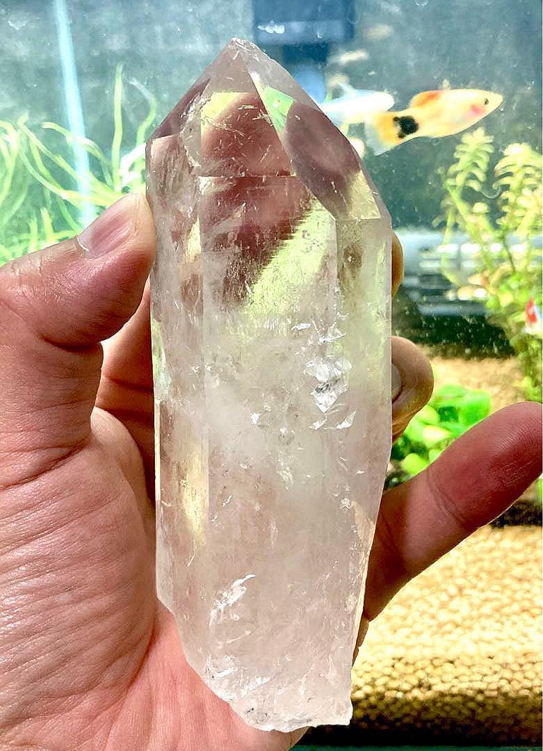 最高品質　超希少幻の逸品　幻のカイラス聖山産　虹のヒマラヤ水晶の六角ポイント