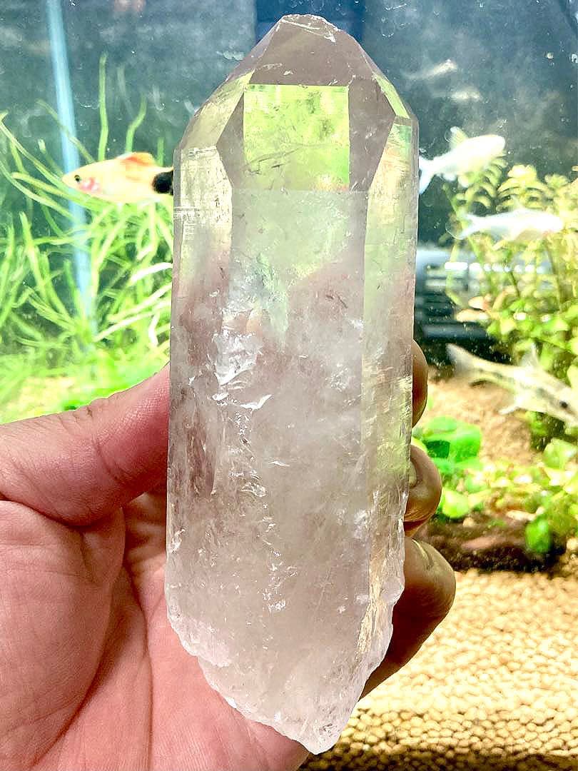 最高品質　超希少幻の逸品　幻のカイラス聖山産　虹のヒマラヤ水晶の六角ポイント