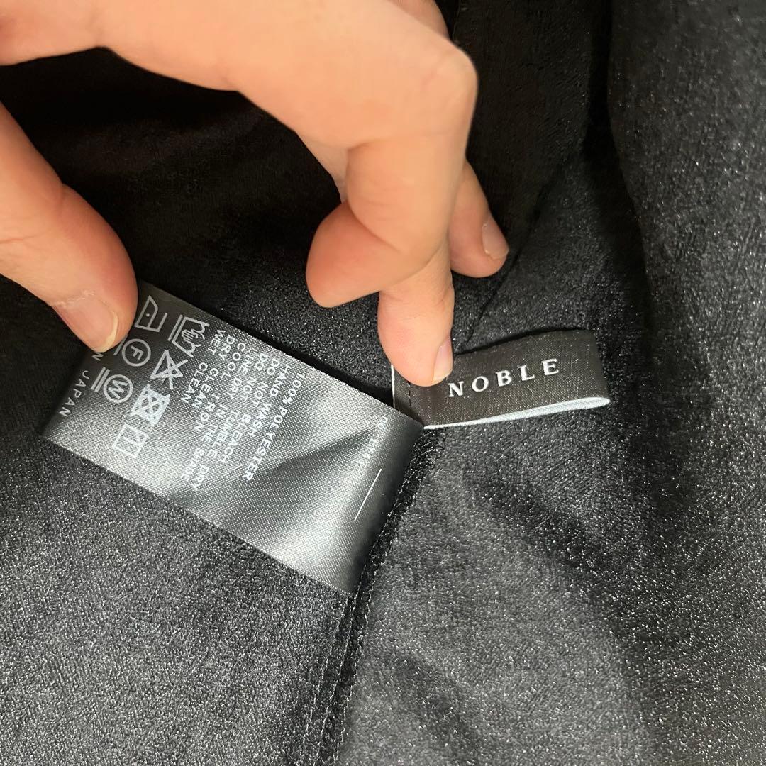 NOBLE ブラック ペプラムトップス