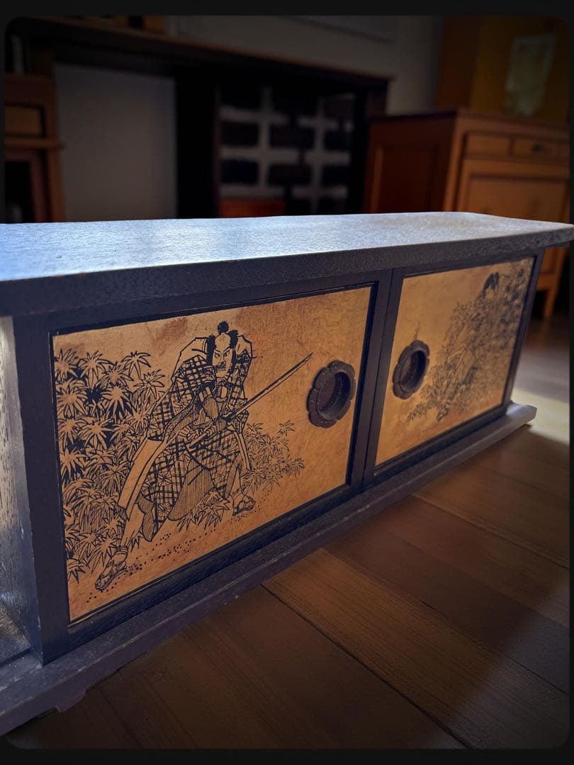 タイムセール金山九谷焼　棚付き　盃収納ケース＋盃付き