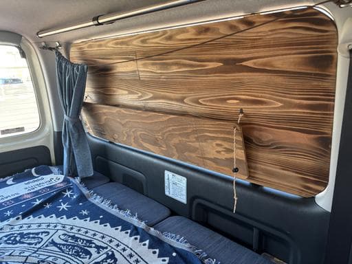 ハイエース　200系　おしゃれなウインドウパネル　車中泊　窓埋め　キャンプ