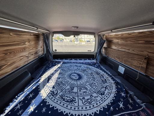 ハイエース　200系　おしゃれなウインドウパネル　車中泊　窓埋め　キャンプ