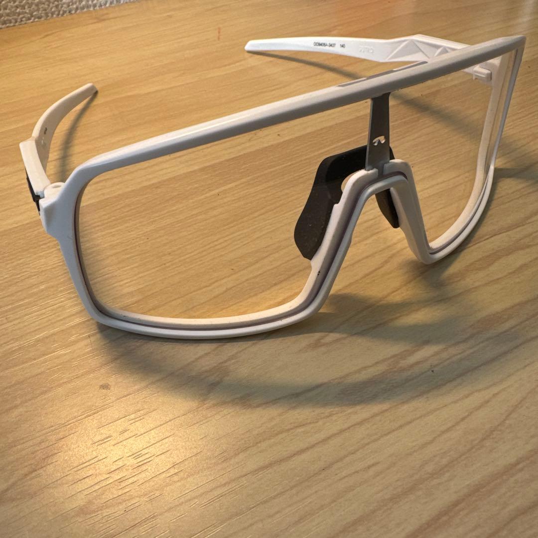 Oakley sutro(スートロ)ホワイト