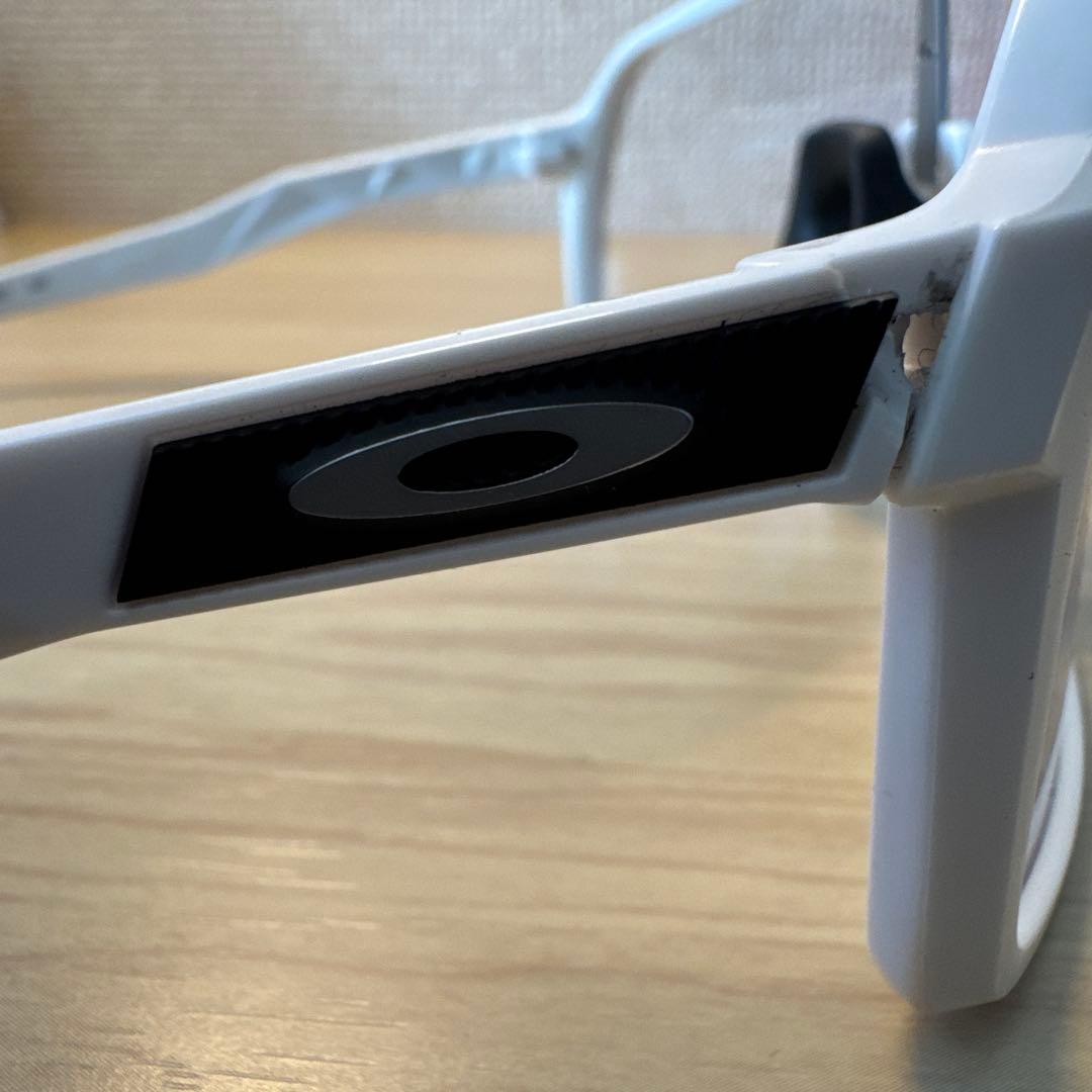 Oakley sutro(スートロ)ホワイト