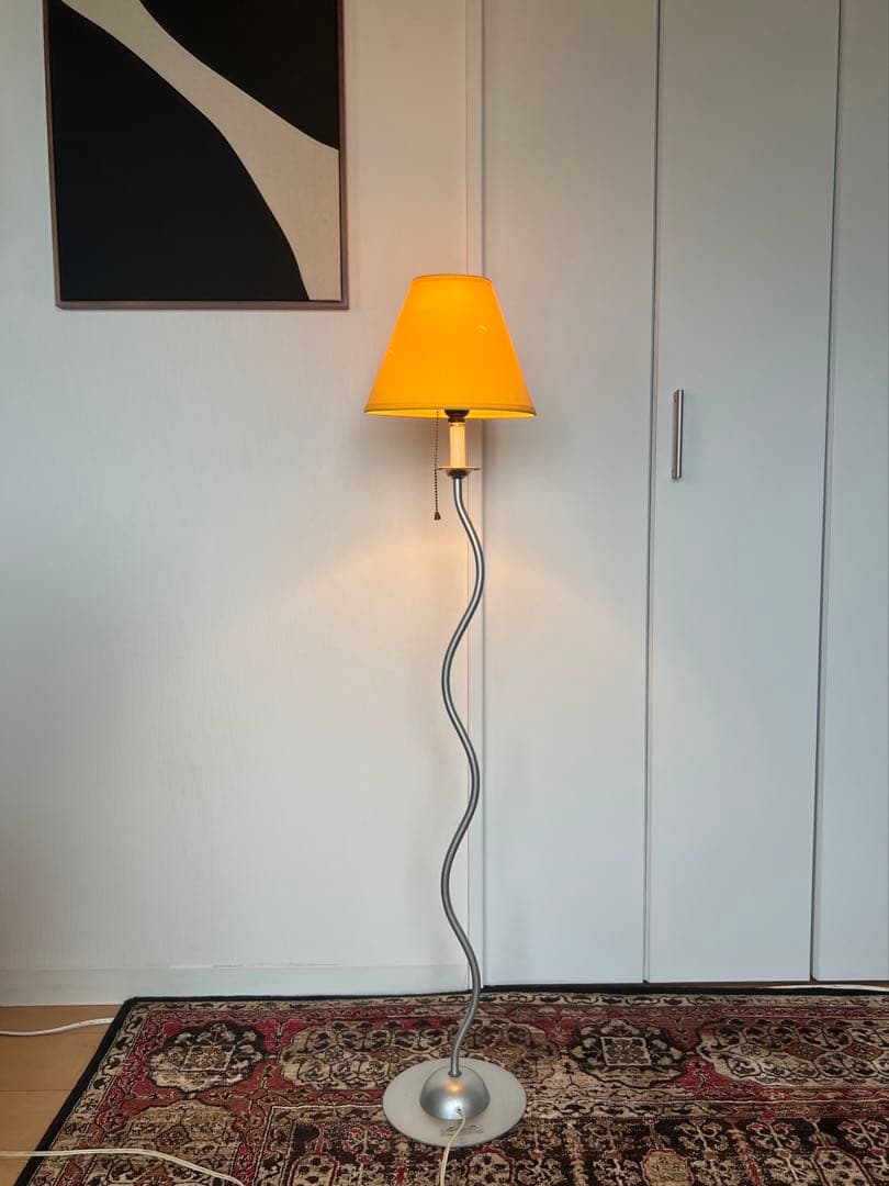 ウェーブ　ミッドセンチュリー　フロアランプ　ポストモダン　イエロー