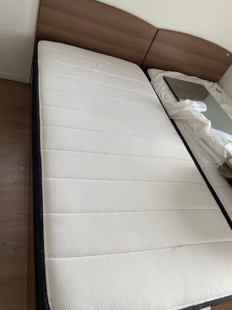 シングルベッド(おそらくニトリのもの)、マットレス