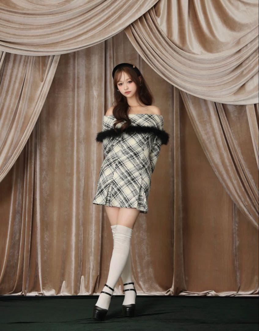 M me eme オフショルダーロービングチェックミニワンピース