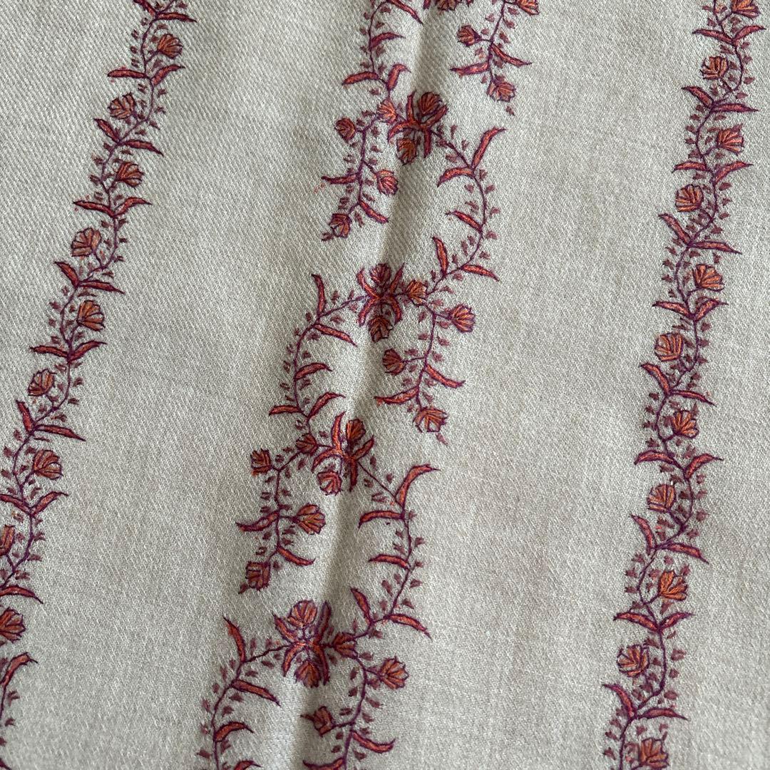 Cashuna大判ストール　小花柄　刺繍　カシューナ　King of wool