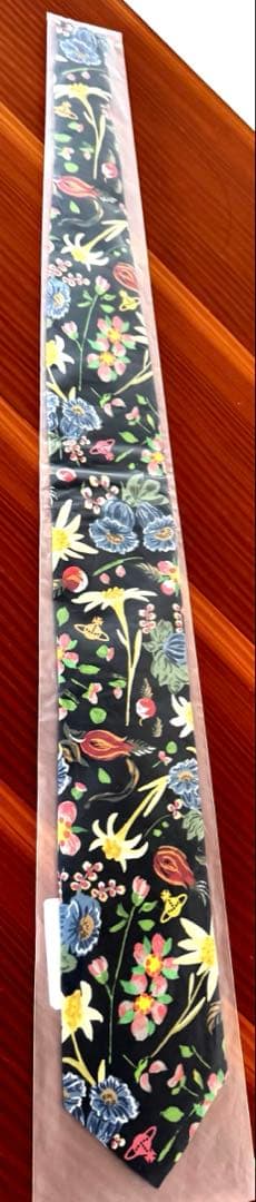 新品未使用タグ付✴︎VivienneWestwoodシルク100%ネクタイ