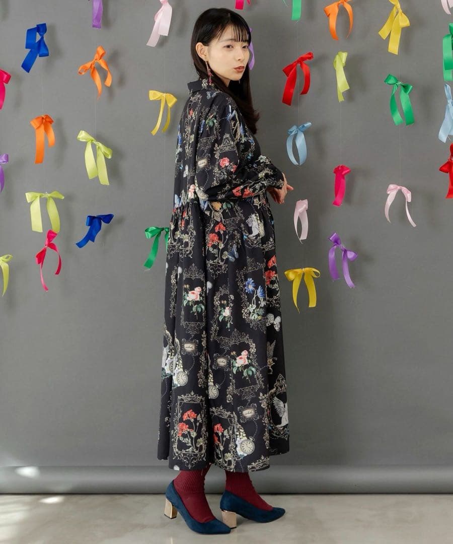 ☆新品タグ付 イズスカラー　553282：ヴィンテージ風額縁柄シャツワンピース