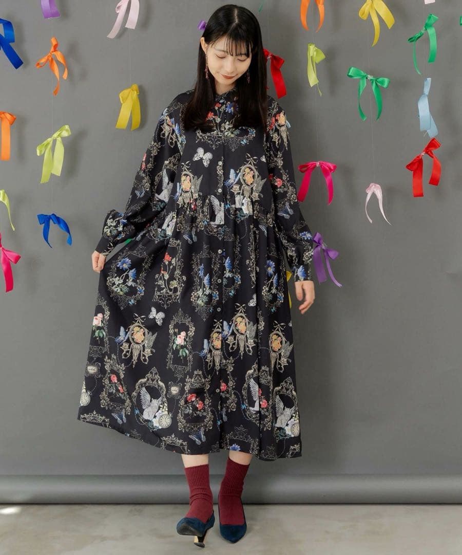 ☆新品タグ付 イズスカラー　553282：ヴィンテージ風額縁柄シャツワンピース