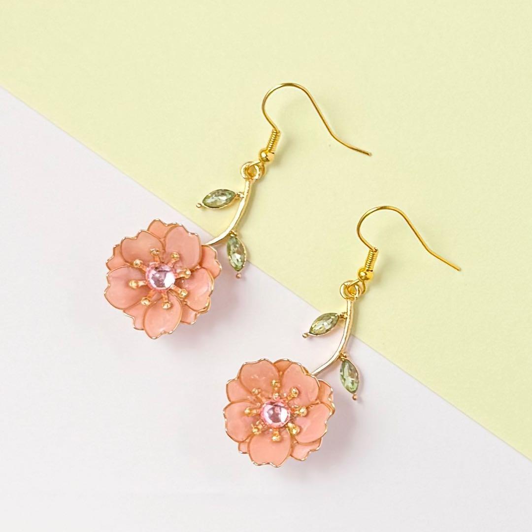 ふっちページ／イヤリング8点／ヘアコーム1点