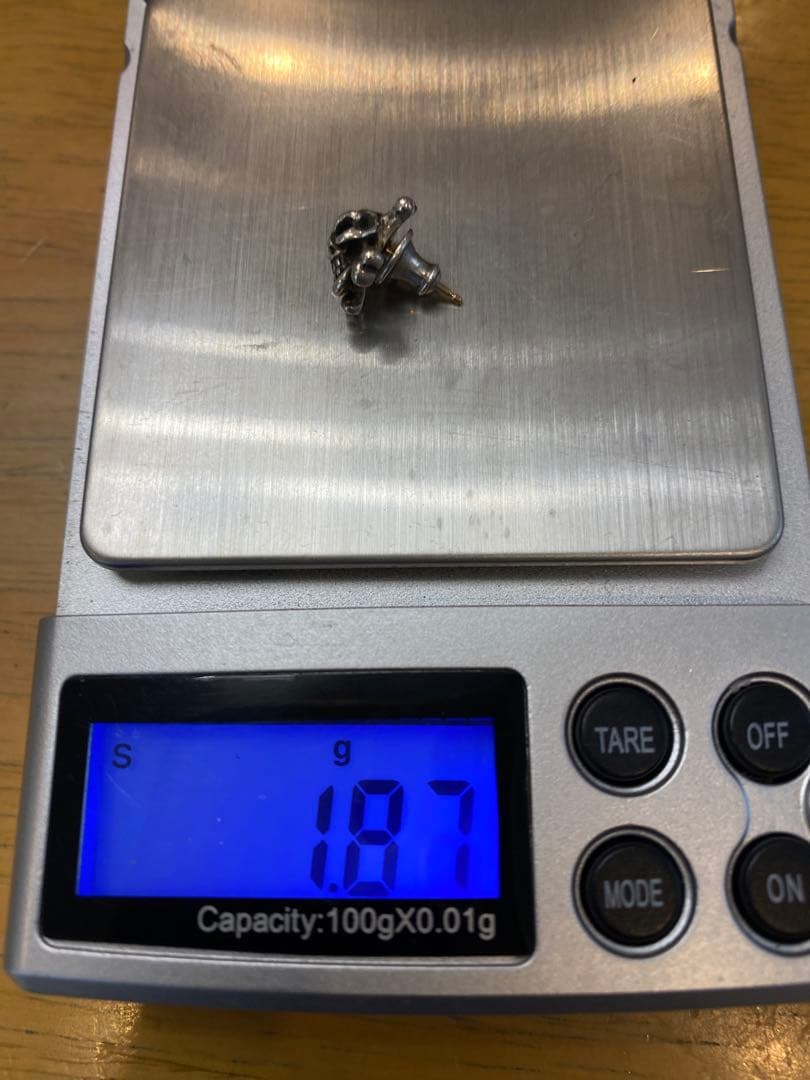 ビルウォールレザー　スカル、Cクロスピアス　2点セットで