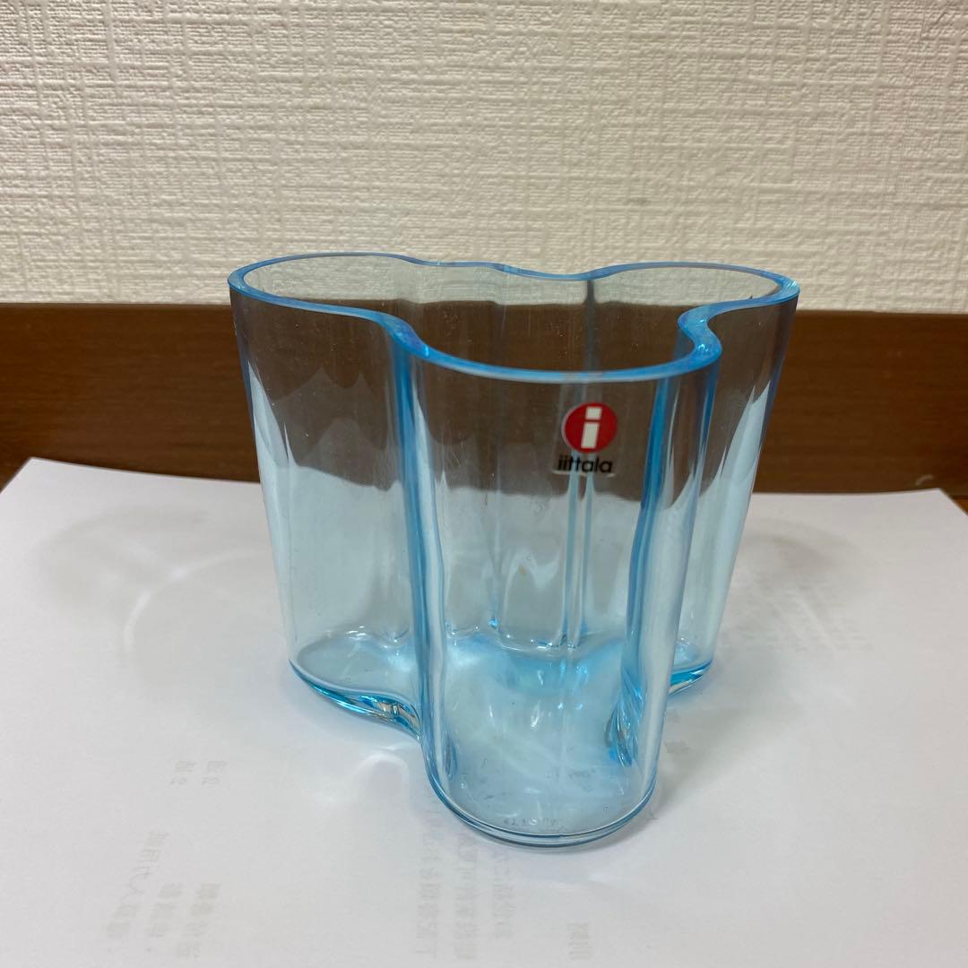  波状デザイン 花瓶 透明青