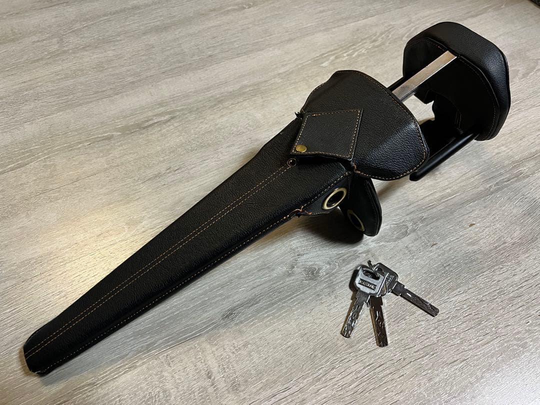 ステアリングロック　ハンドルロック　TRD