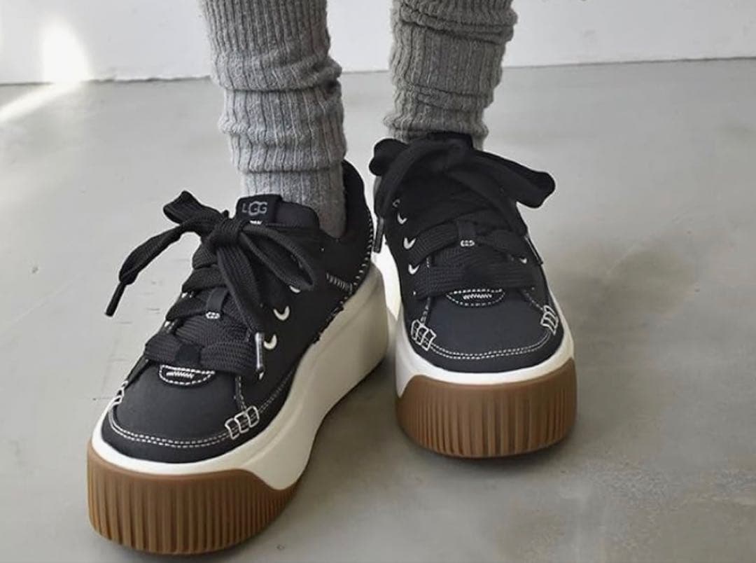 【美品】UGG イージー ダジット エッセンシャル レースアップ 黒 24.5