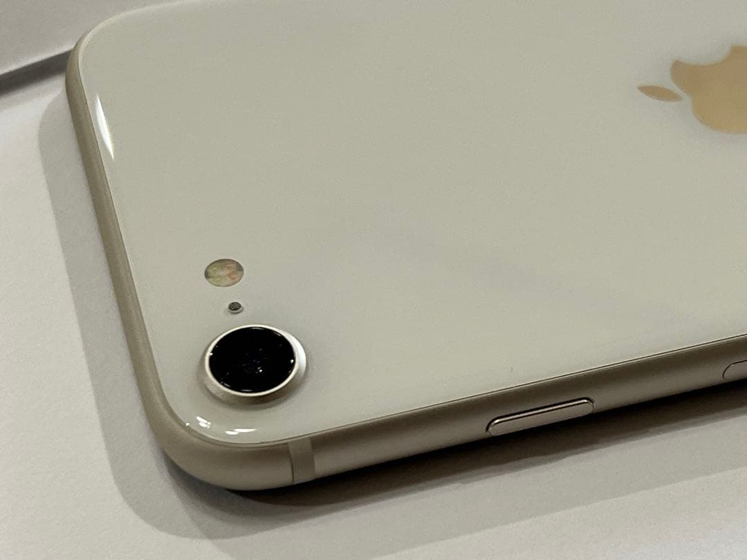 極上品 電池100% iPhone SE3 64GB SIMフリー スターライト