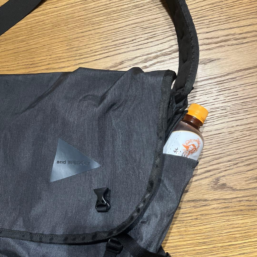 and wander メッセンジャーバッグ
