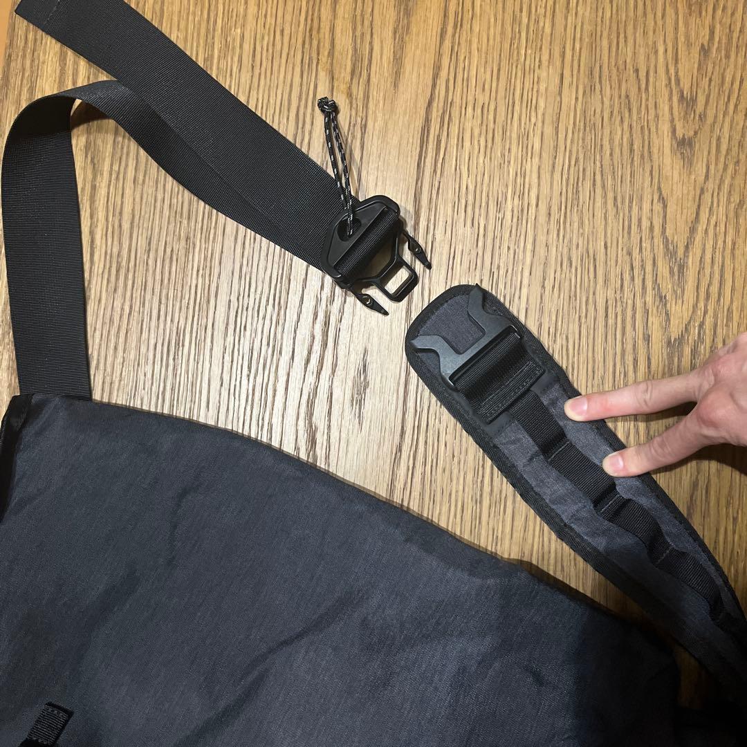 and wander メッセンジャーバッグ