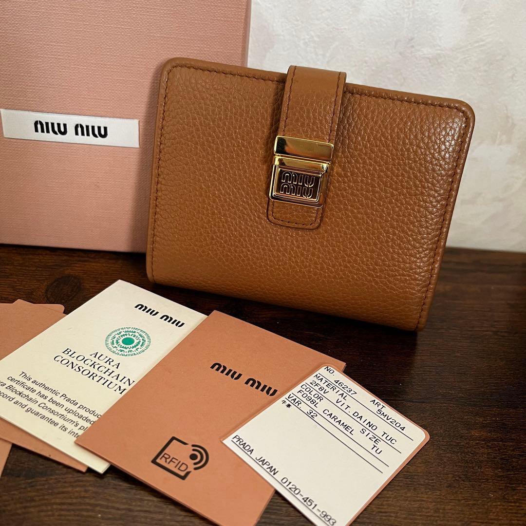 新品 miumiu ミュウミュウ レザー ミニ財布 二つ折り財布