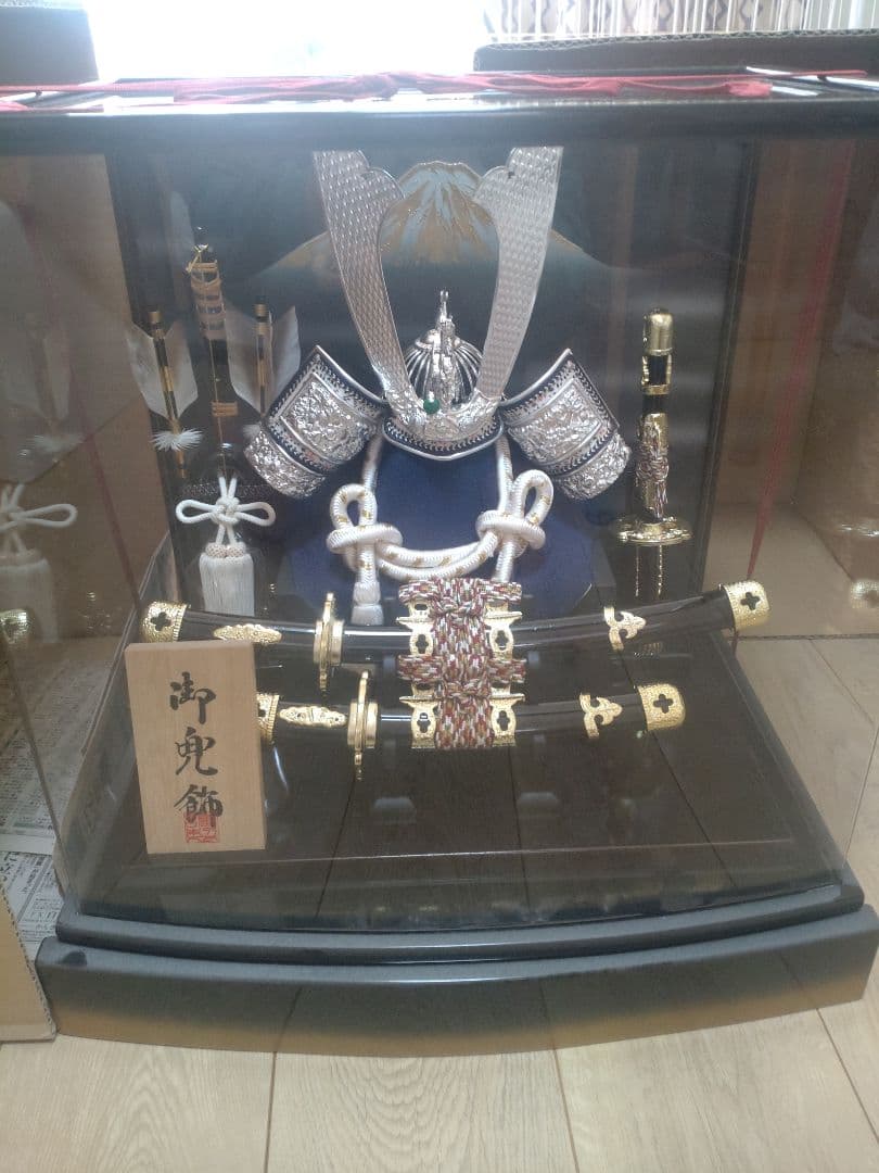 五月人形 兜 ケース入り シルバー 美品
