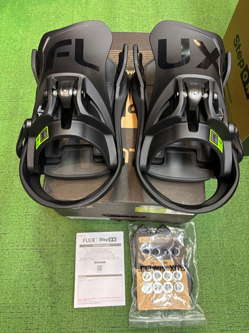 FLUX Step On スノーボードバインディング S ブラック