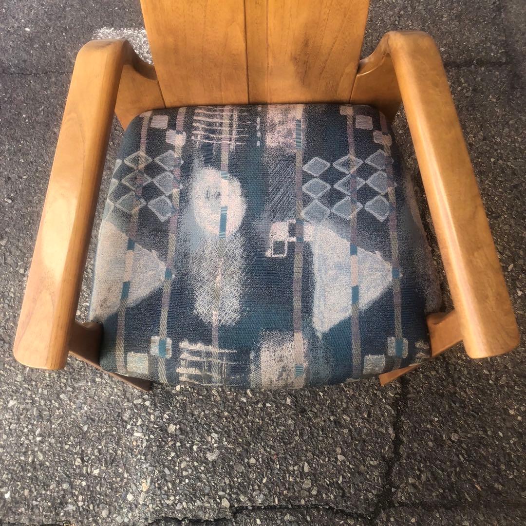 カリモク　ハイバックチェア　モダンデザインの木製チェア　アーム付き　①