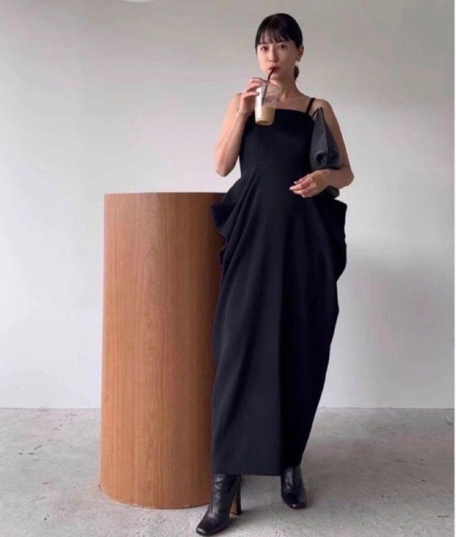 専用　　新品タグ付　CLANE BARE TOP DRAPE ONEPIECE
