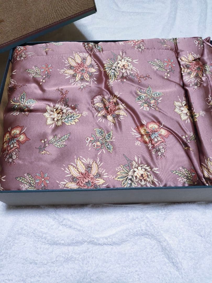 シルク ロマンス小杉 真綿 布団　1000ｇ 西川 検討の方にも