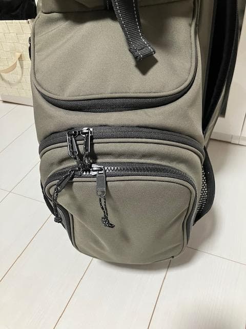 美品　オジオ　ＯＧＩＯ　コンボイ　カーキ　キャディバッグ ポケット付き