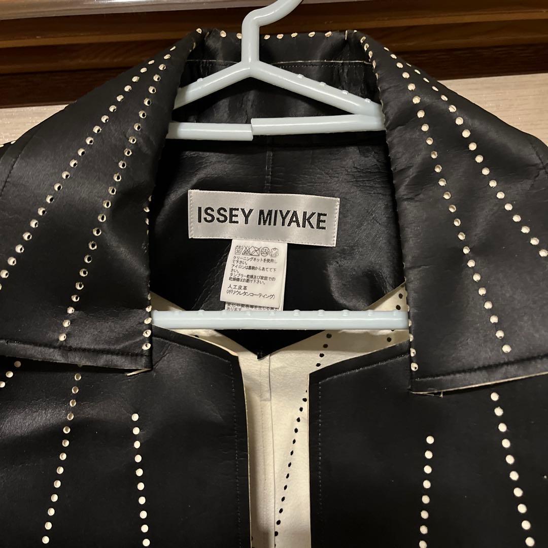 ISSEY MIYAKE スタッズ ブラックレザージャケット