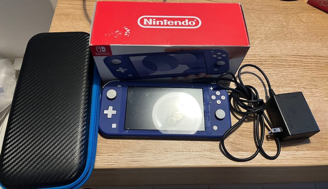 美品　Switch lite ブルー　箱、ケースあり　初期化済み