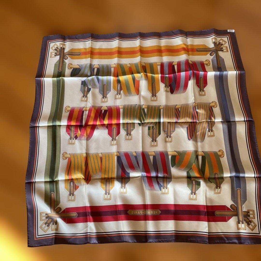 HERMES エルメス　未使用　ベルトのようなデザインスカーフ