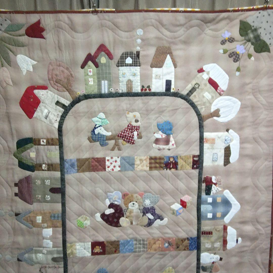 ハンドメイド　パッチワークタペストリー