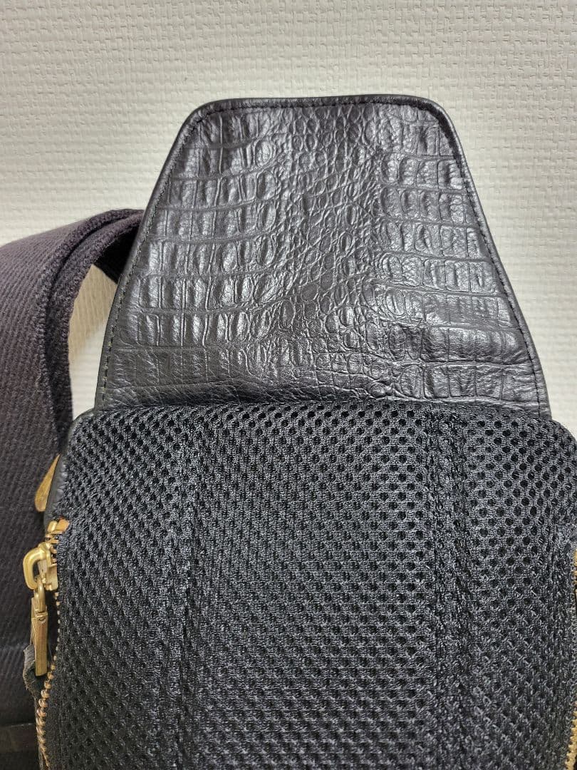 ディーゼル Masterpiece クロコダイル柄ボディーバッグ