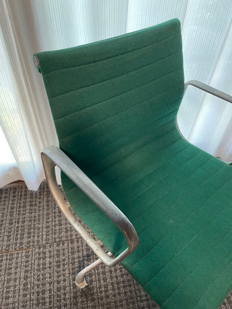 ハーマンミラー　アルミナムチェア