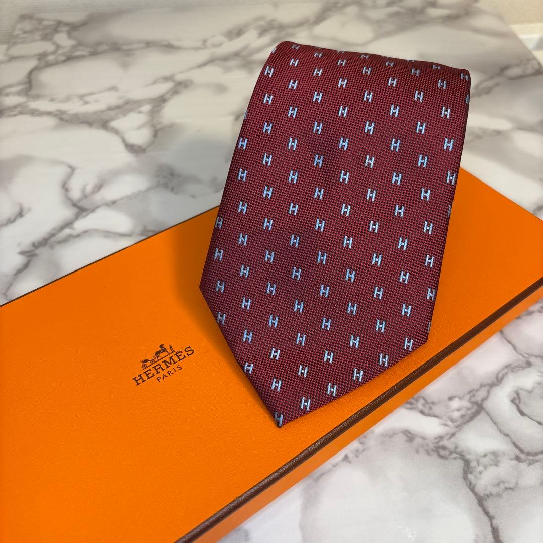 【極美品✨】HERMES ネクタイ　レッド　赤　ファソネ　H柄　ブルー　青色