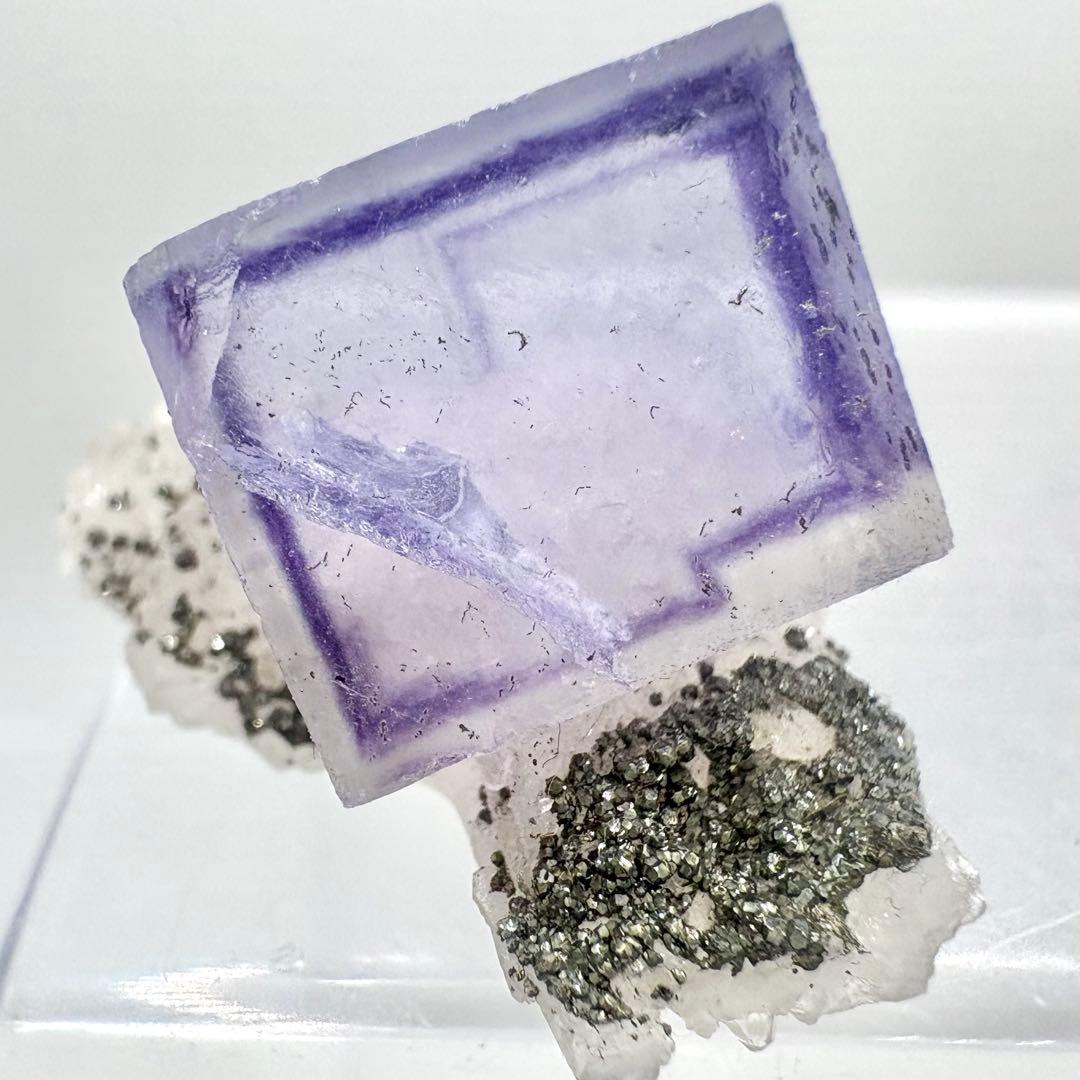 603 中国　ヤオガンシャン産　フローライト&パイライト&クォーツ