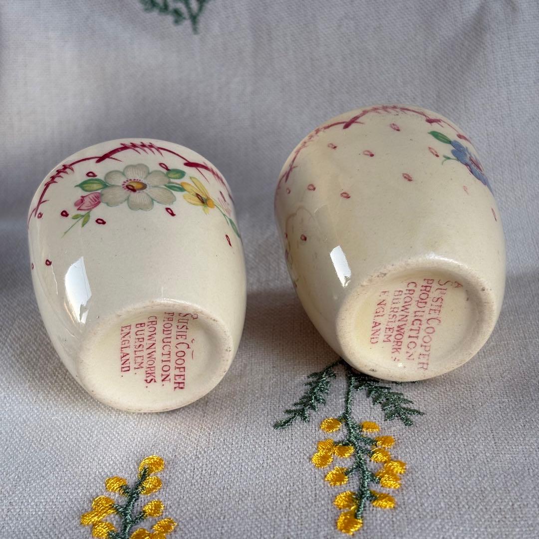 032 スージークーパー　プランタン小花　エッグカップ　2個セット　レッド　赤