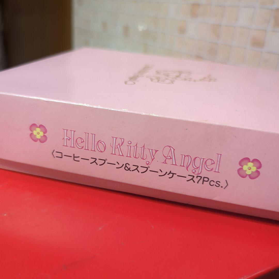 ハローキティのエンジェルキティシリーズのコーヒースプーンとスプーンレストのセット