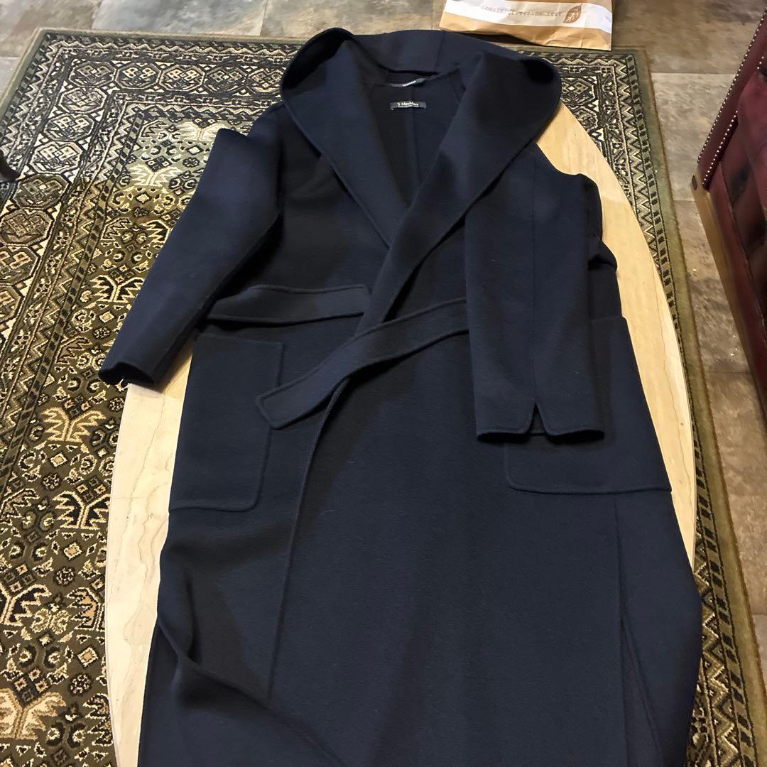 フード付きネイビーロングコート