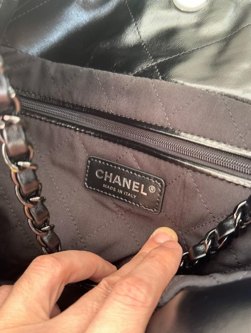 CHANEL 22 ミディアムハンドバッグ ブラック