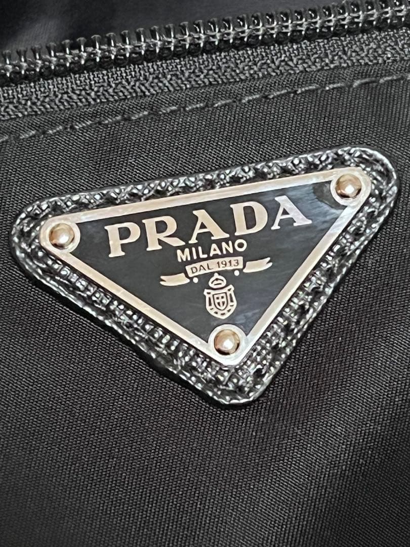 PRADA ボディバッグ　ウェストポーチ　ブラック　正規店修理済み