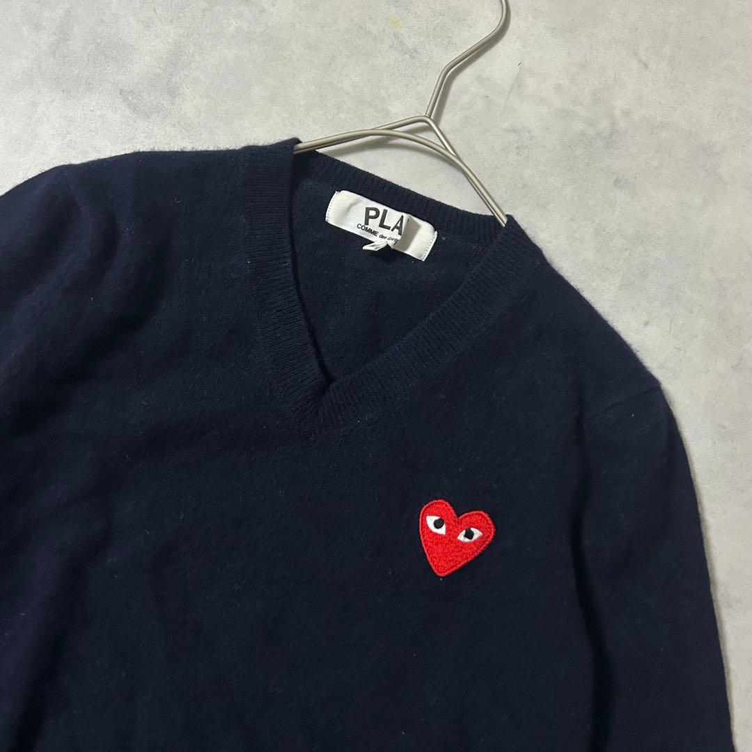 プレイコムデギャルソン ニット ハートワッペン Vネック ネイビー AD2009