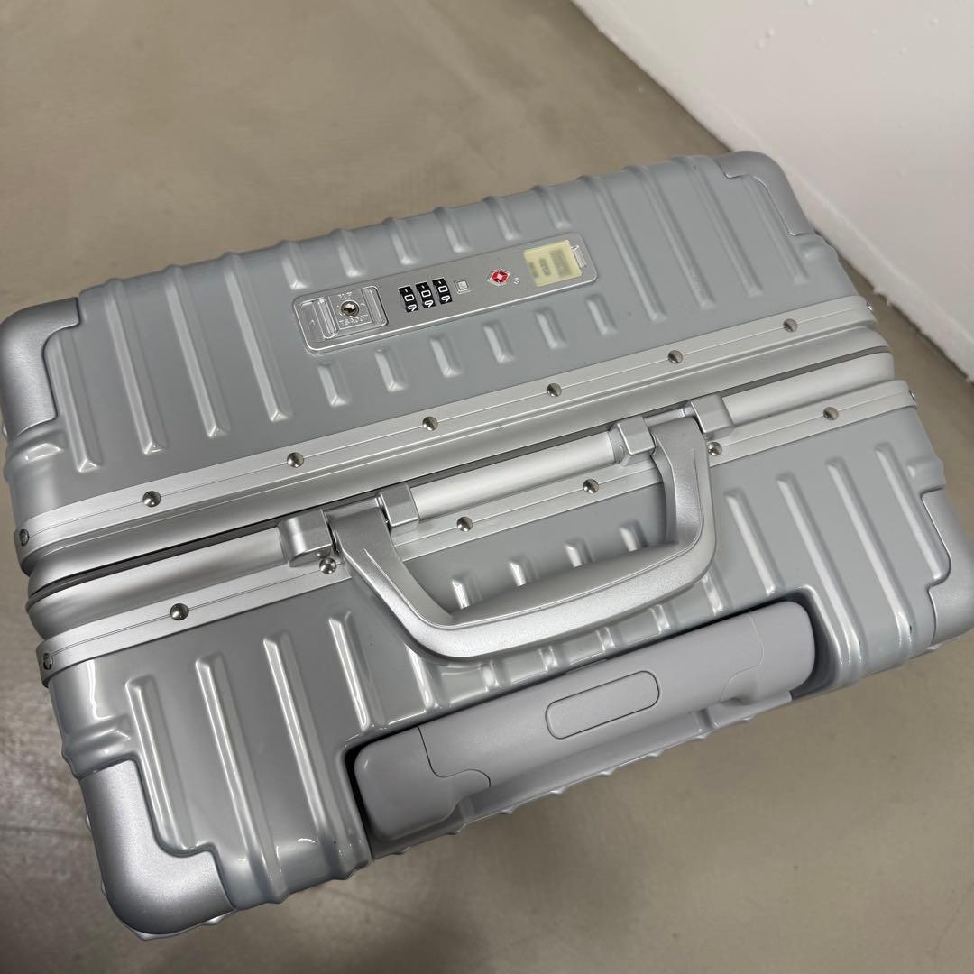 リベティ シルバー S 40L 機内持ち込み可能 Libetee