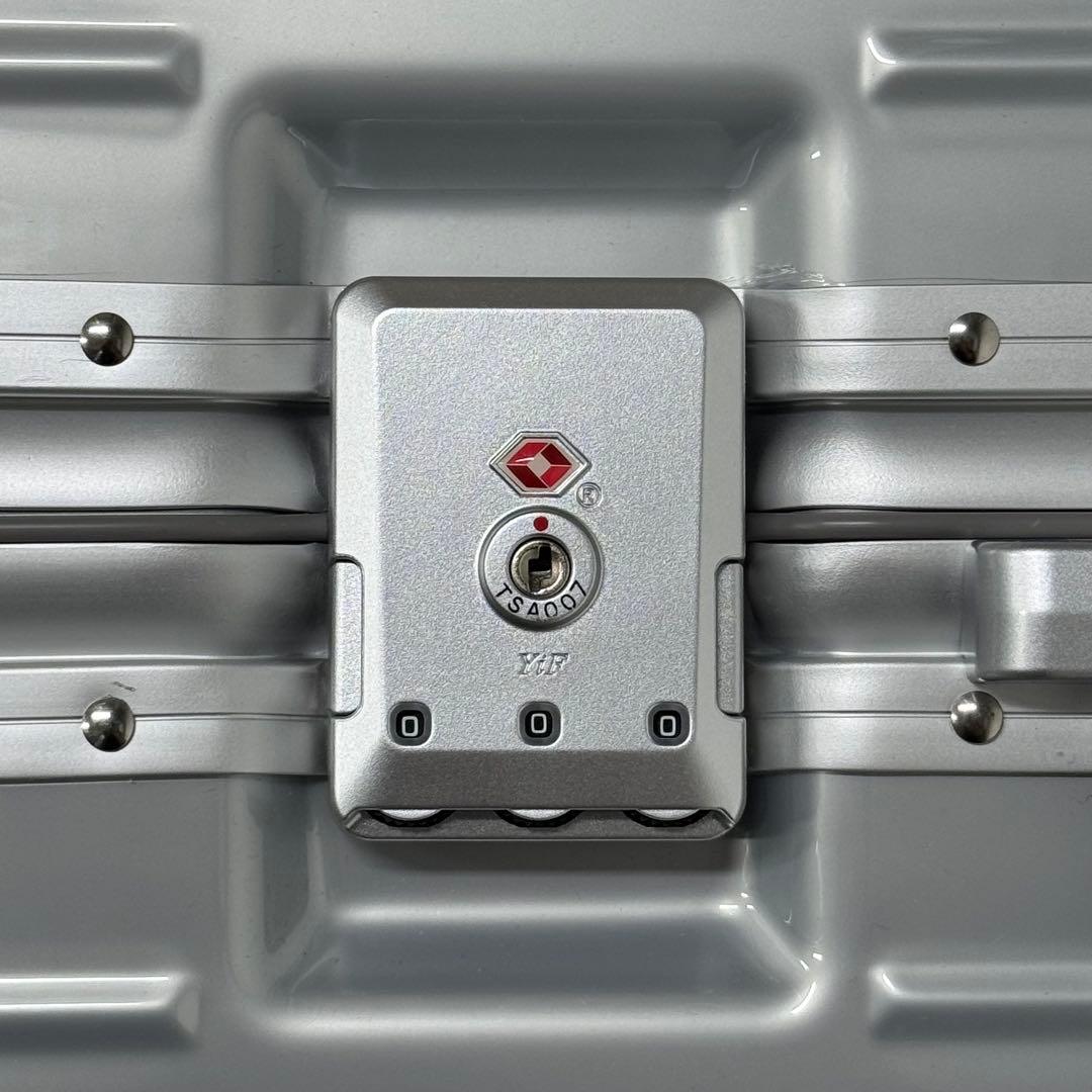 リベティ シルバー S 40L 機内持ち込み可能 Libetee