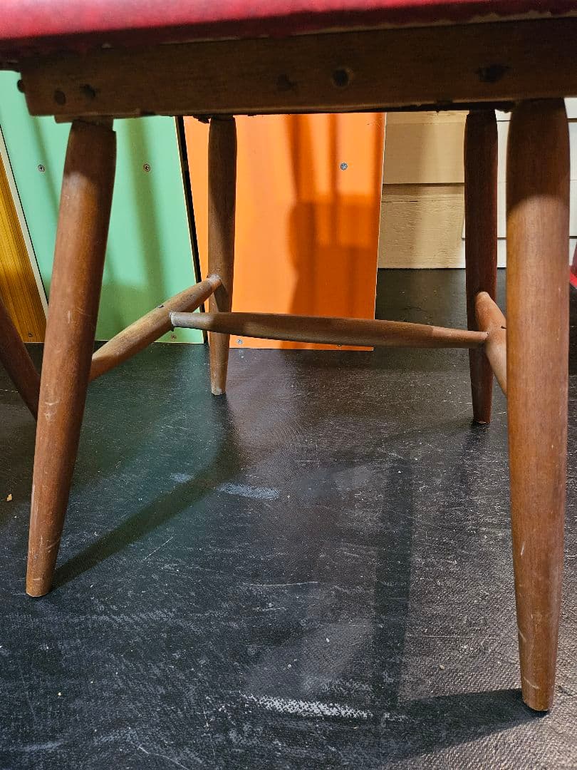 椅子　チェア　赤　木製　ミッドセンチュリー　昭和レトロ　ヴィンテージ　アンティー